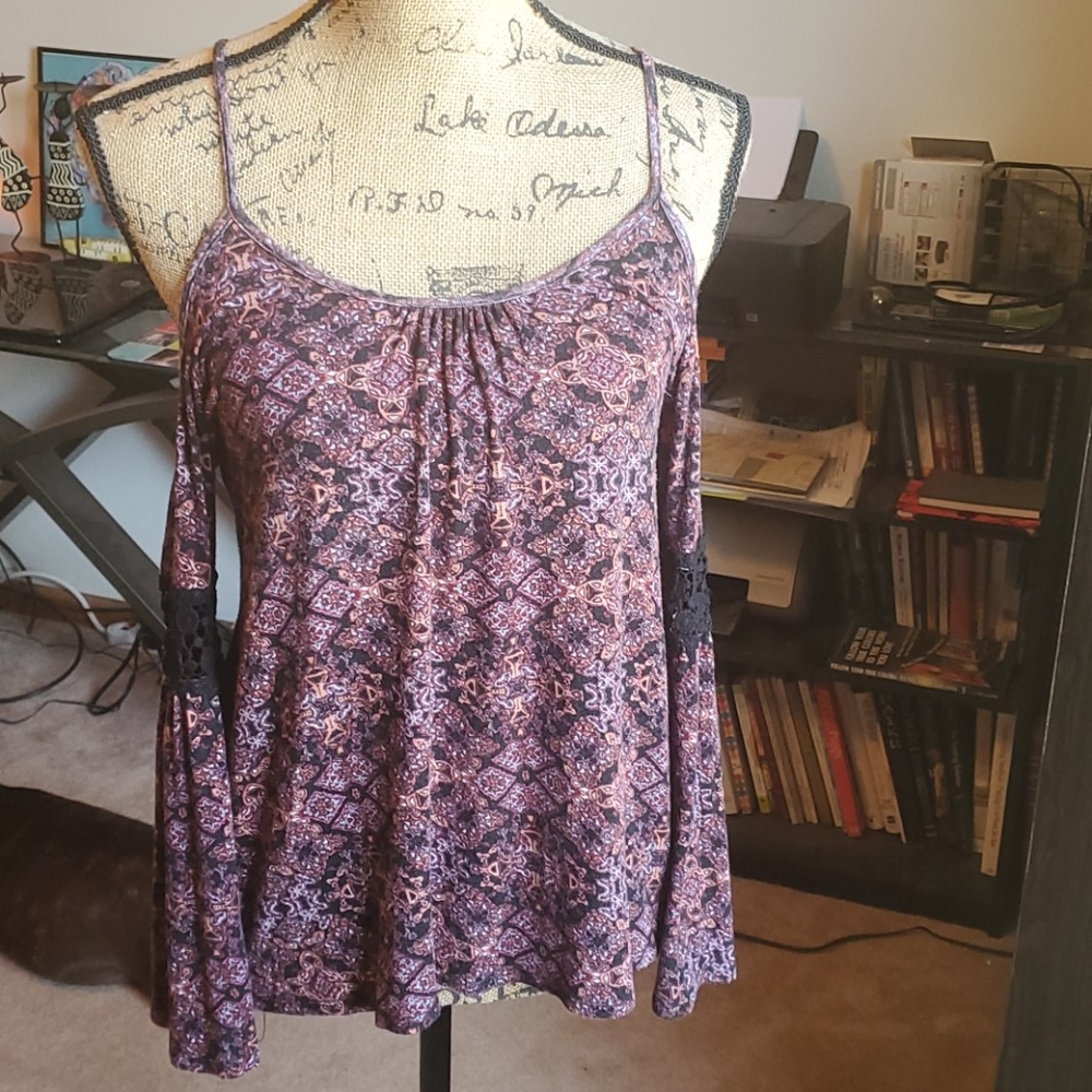 Full Tilt cold shoulder blouse size Small